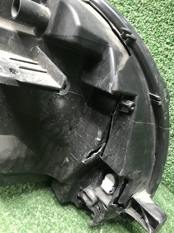 Битая Фара левая Smart Fortwo 3 (14-нв) галоген