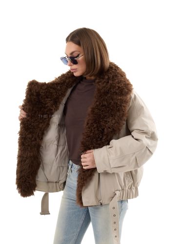 Бежевая парка-косуха с меховым воротником