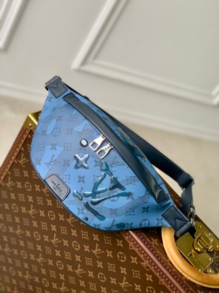 Louis Vuitton Discovery Bumbag