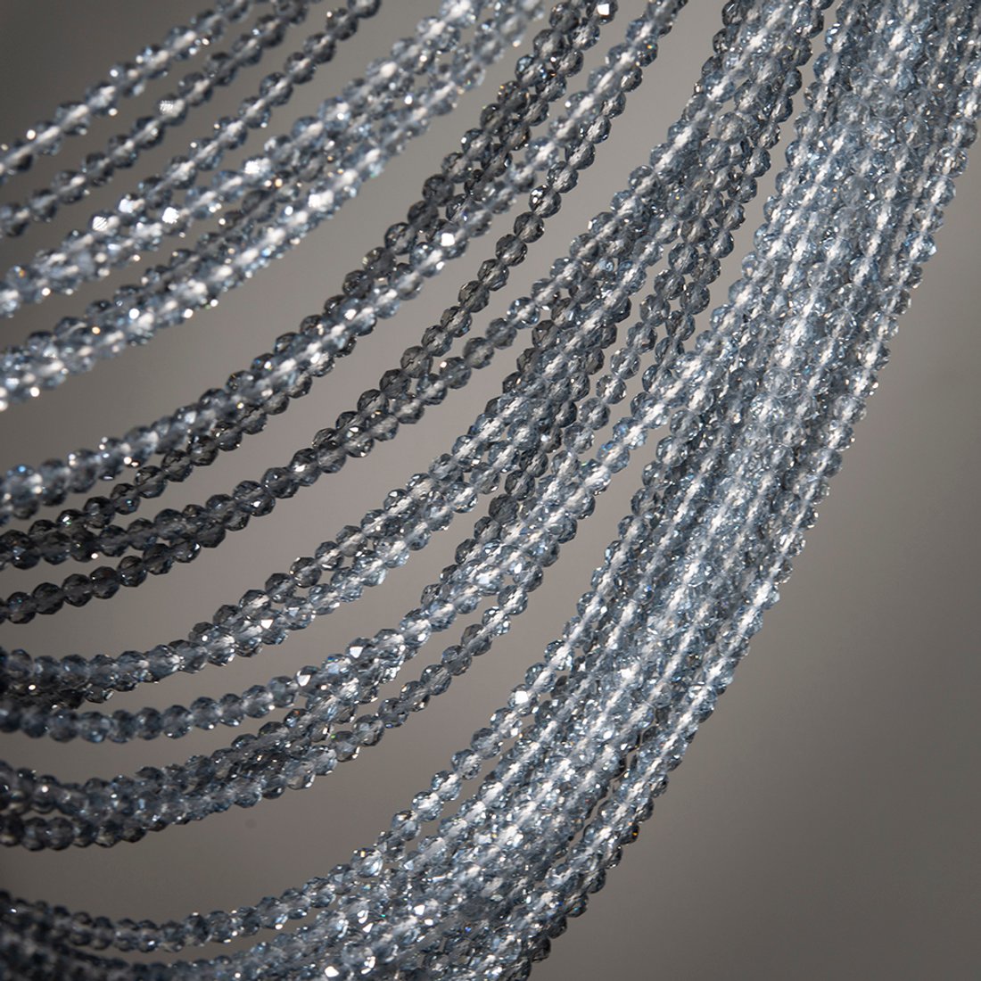 Серебристая шпинель синтетическая с покрытием, 3мм, шар, микроогранка