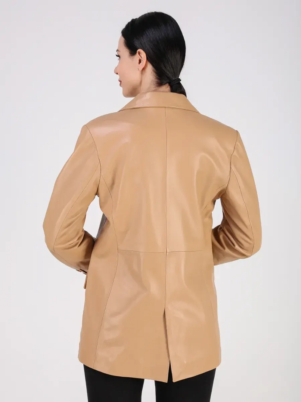 Кожаная куртка демисезонная блейзер