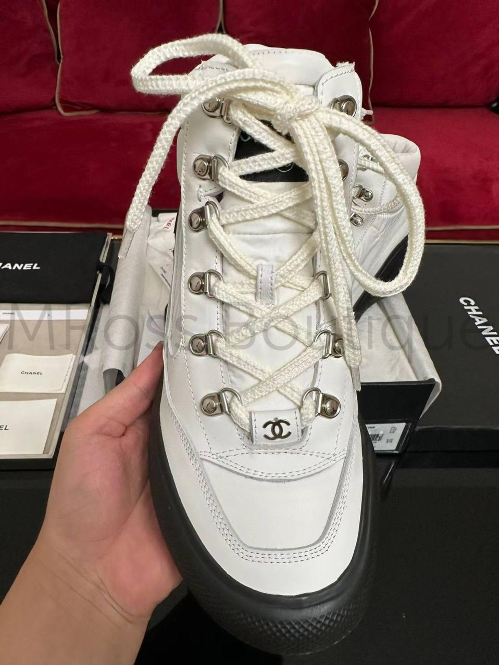 Женские белые ботинки Chanel с шипами на подошве