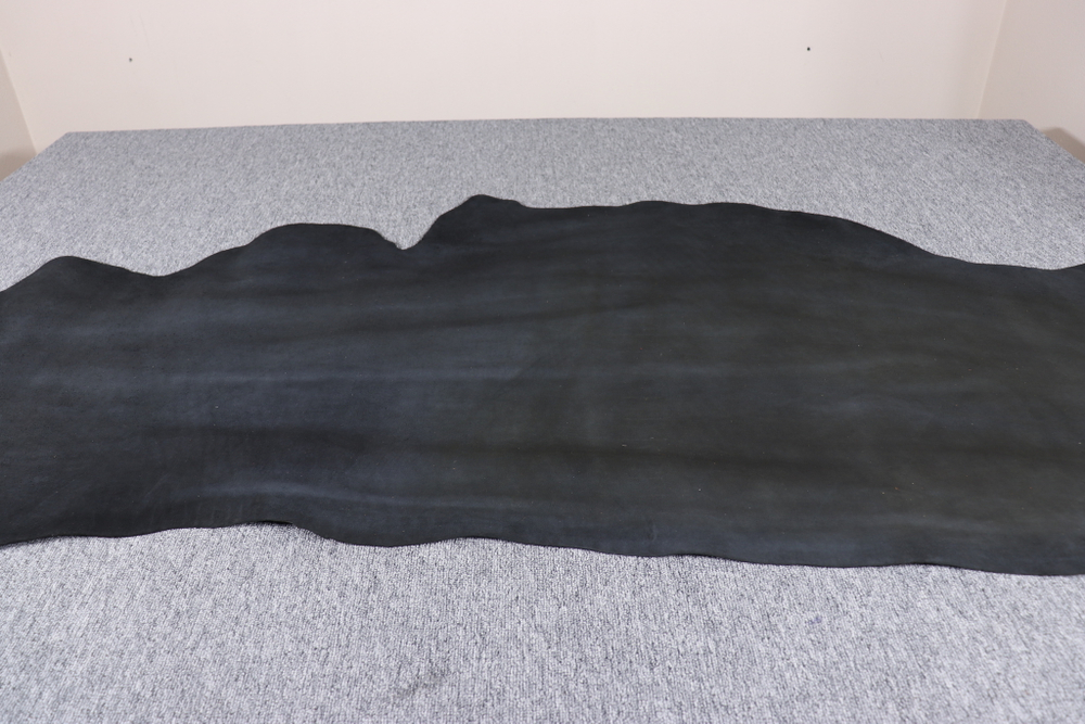 Уценка:  1,8-2,2 Юфть черная 139 дм²