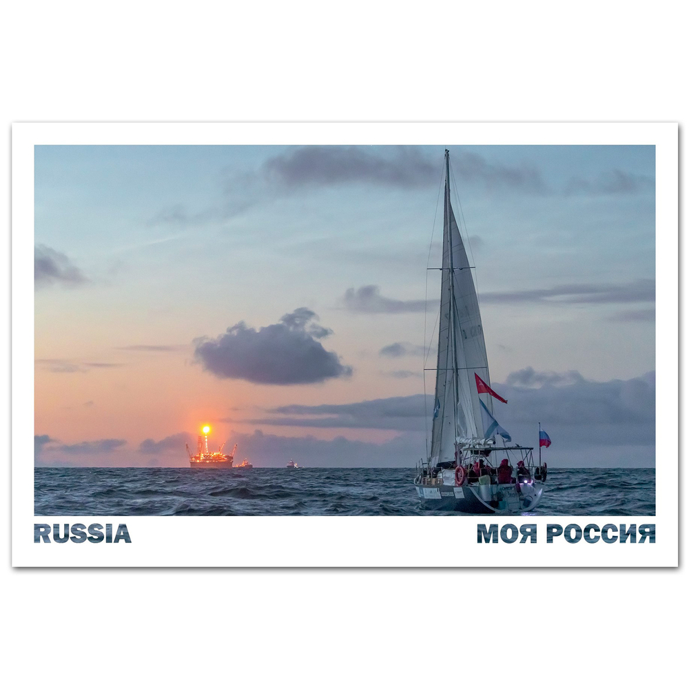 Яхта и нефтяная платформа Приразломная. Печорское море