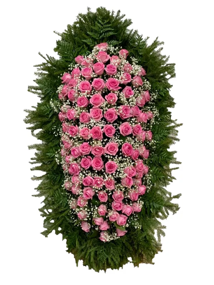 Траурный венок из живых розовых роз и натуральной хвои, размер 180 см Траурный венок из живых розовых роз и натуральной хвои, размер 180 см