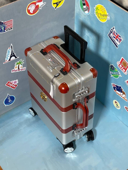 Дорожный чемодан Gucci