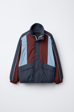 ZARA ЛЕГКИЙ ДОЖДЕВИК ИЗ ВЫСОКОТЕХНОЛОГИЧНОЙ КОНТРАСТНОЙ ТКАНИ, ГРАНАТОВЫЙ