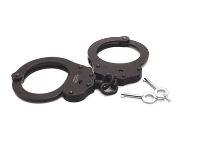 Наручники из темного металла A88B Handcuffs With Chain (Цвет: черный)