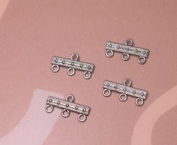 Коннектор с тремя креплениями 16х8 мм