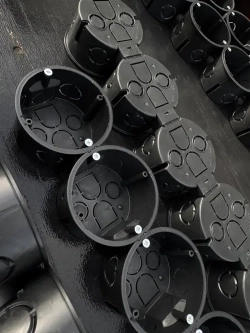 Коробка подрозетник с/у в бетон черный 68х42 (20 шт)