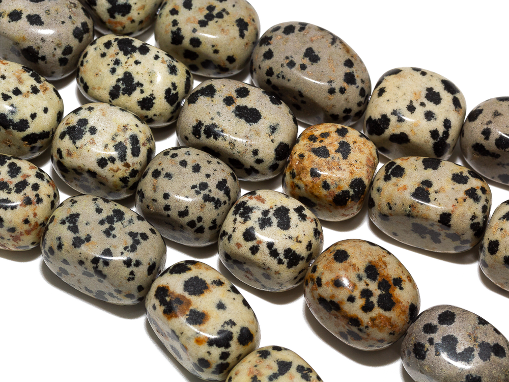Бусины из далматиновой яшмы 12х17мм, прямоугольная галтовка
