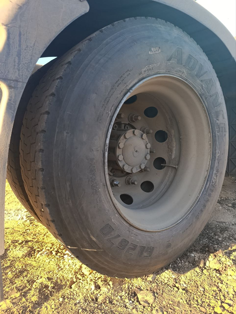 Shacman (Shaanxi) SX* 4x2 Седельный тягач SX4188YY381 (Дизельный, 12,5 л, 473 л.с., МТ)