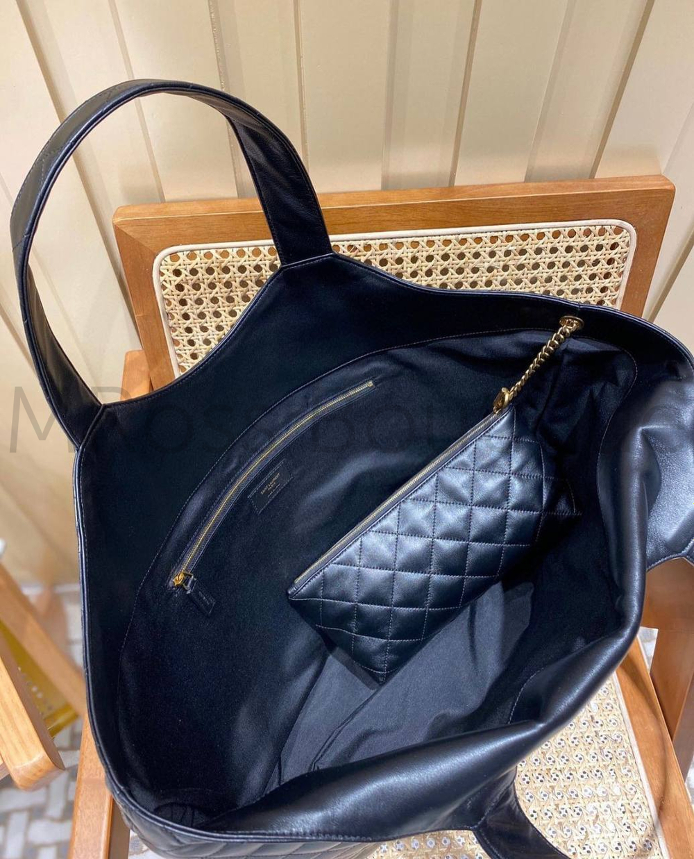 Хозяйственная сумка Ив Сен Лоран ICARE maxi shopping bag in quilted lambskin Saint Laurent
