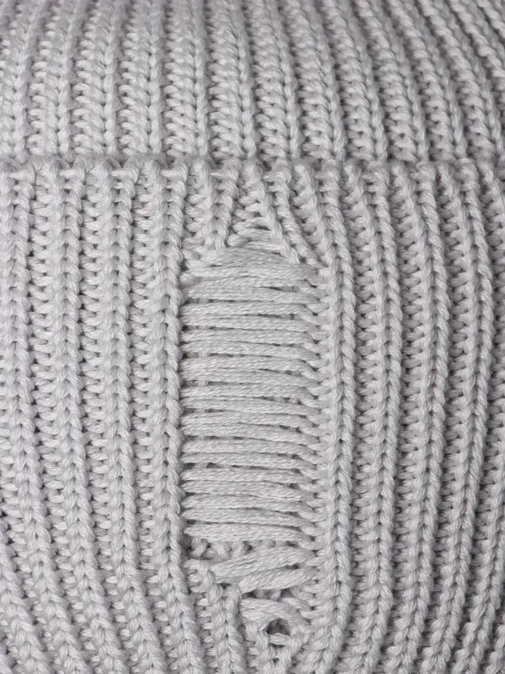 Шапка женская на осень рваная