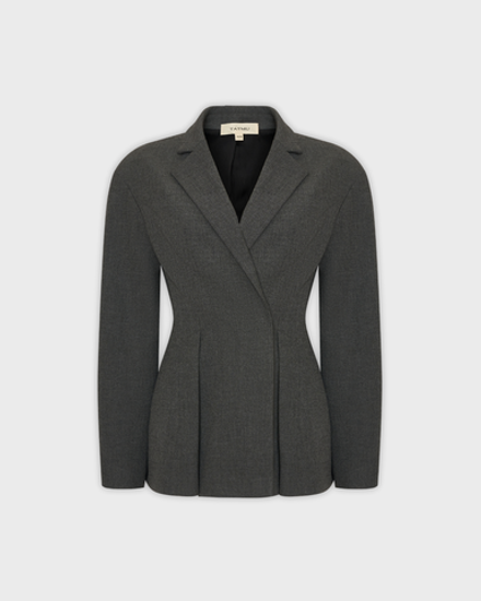 Жакет с объёмными плечами