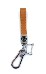 Брелок для ключей кожаный с эмблемой Mercedes с карабином (кожзам, рыжий цвет с желтой строчкой)