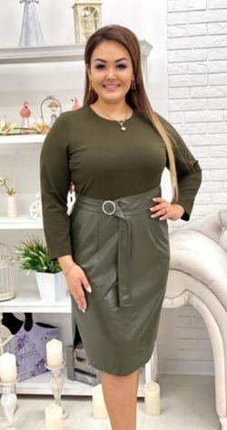 Платье женское нарядное праздничное на праздник повседневное в офис на работу рабочее кожаное экокожа клёш юбка с поясом пояс коктейльное зеленое хаки болотное большой размер 50 трикотаж