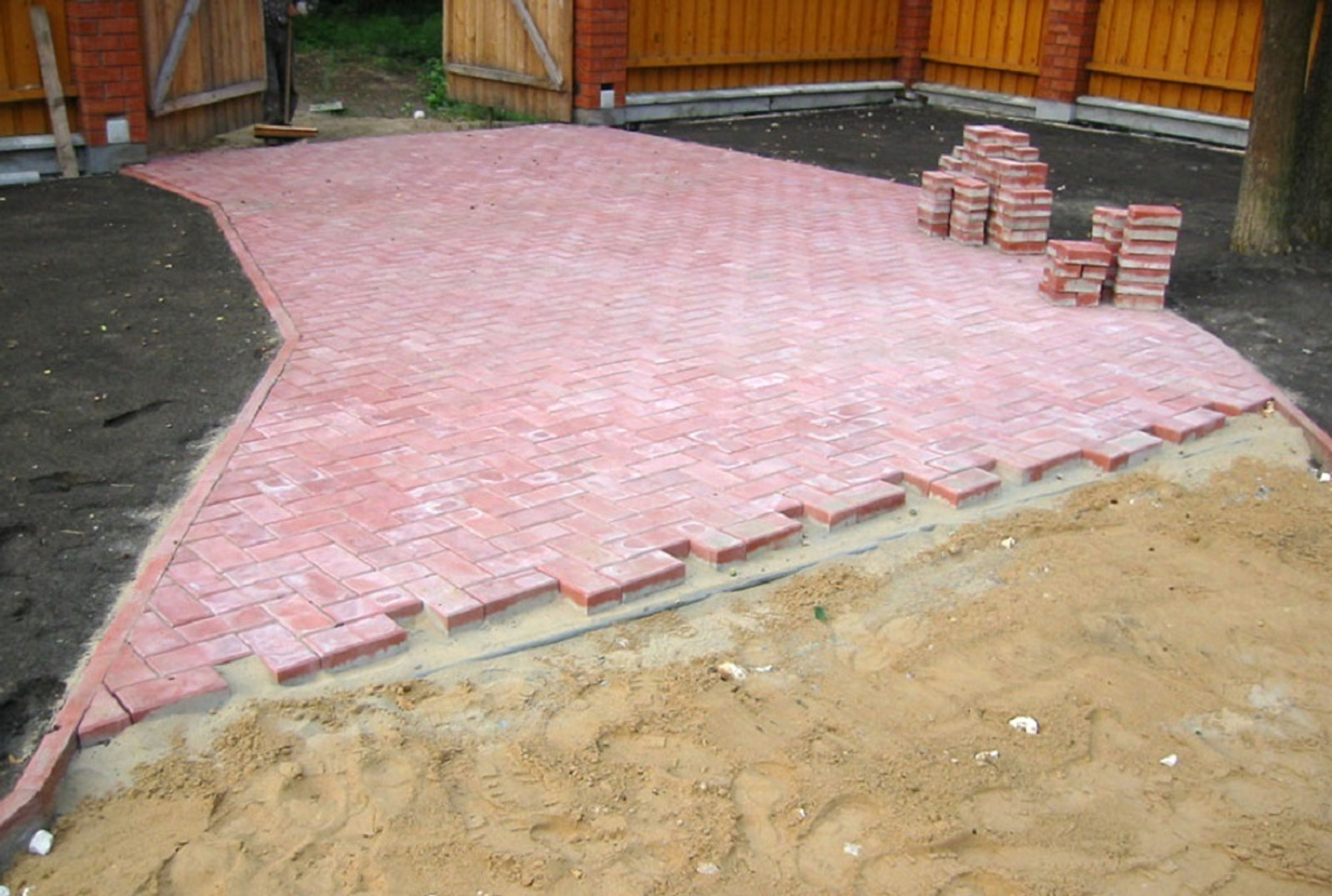 Как сделать песчано-щебеночное основание для тротуарной плитки