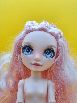 Кукла Rainbow High Winter Wonderland BELLA PARKER 04063