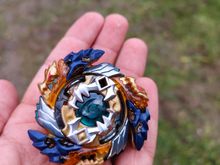 Волчок и лаунчер Geist Fafnir 8' Absorb B122 от Такара Томи