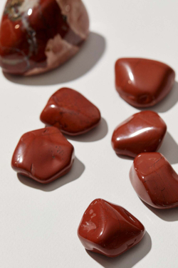 Красная яшма галтовка
