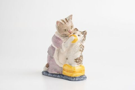 Статуэтка «Кошка миссис Табита Твитчит и непослушная мисс Моппет»
