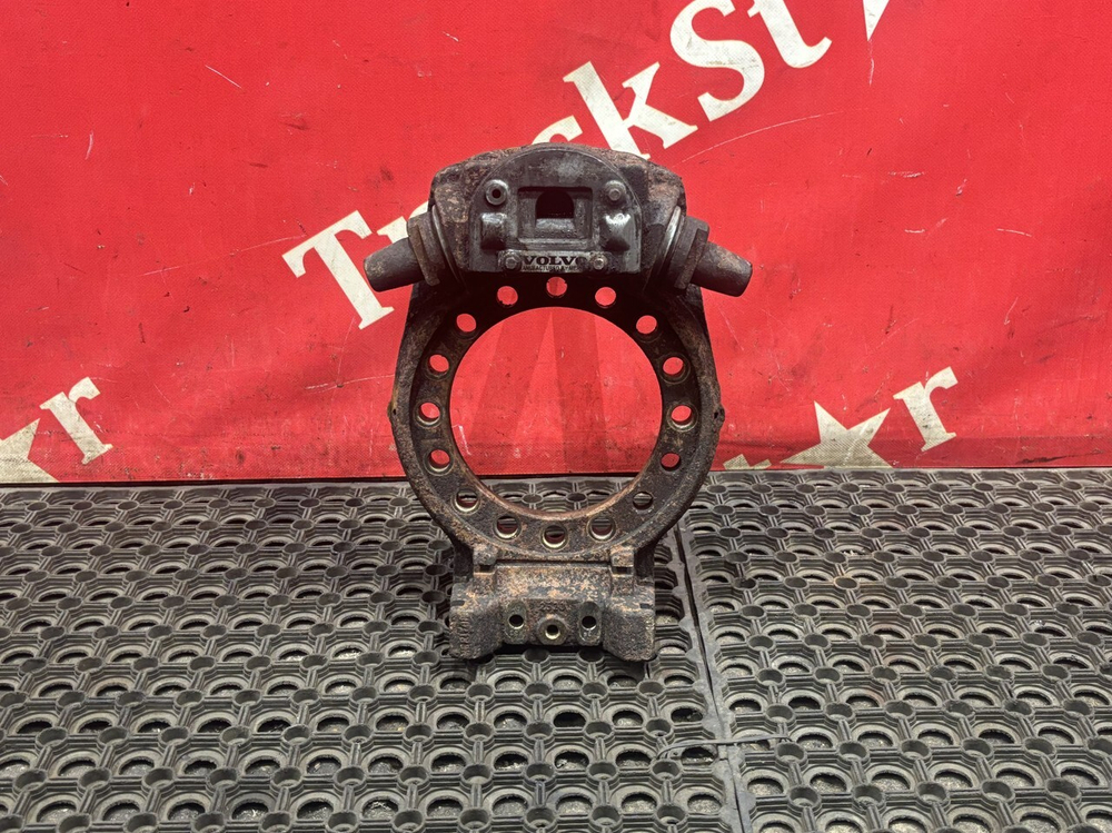 Кронштейн тормозных колодок правый