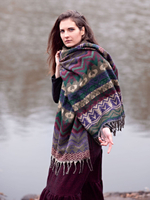 Шерстяной палантин с этно орнаментом