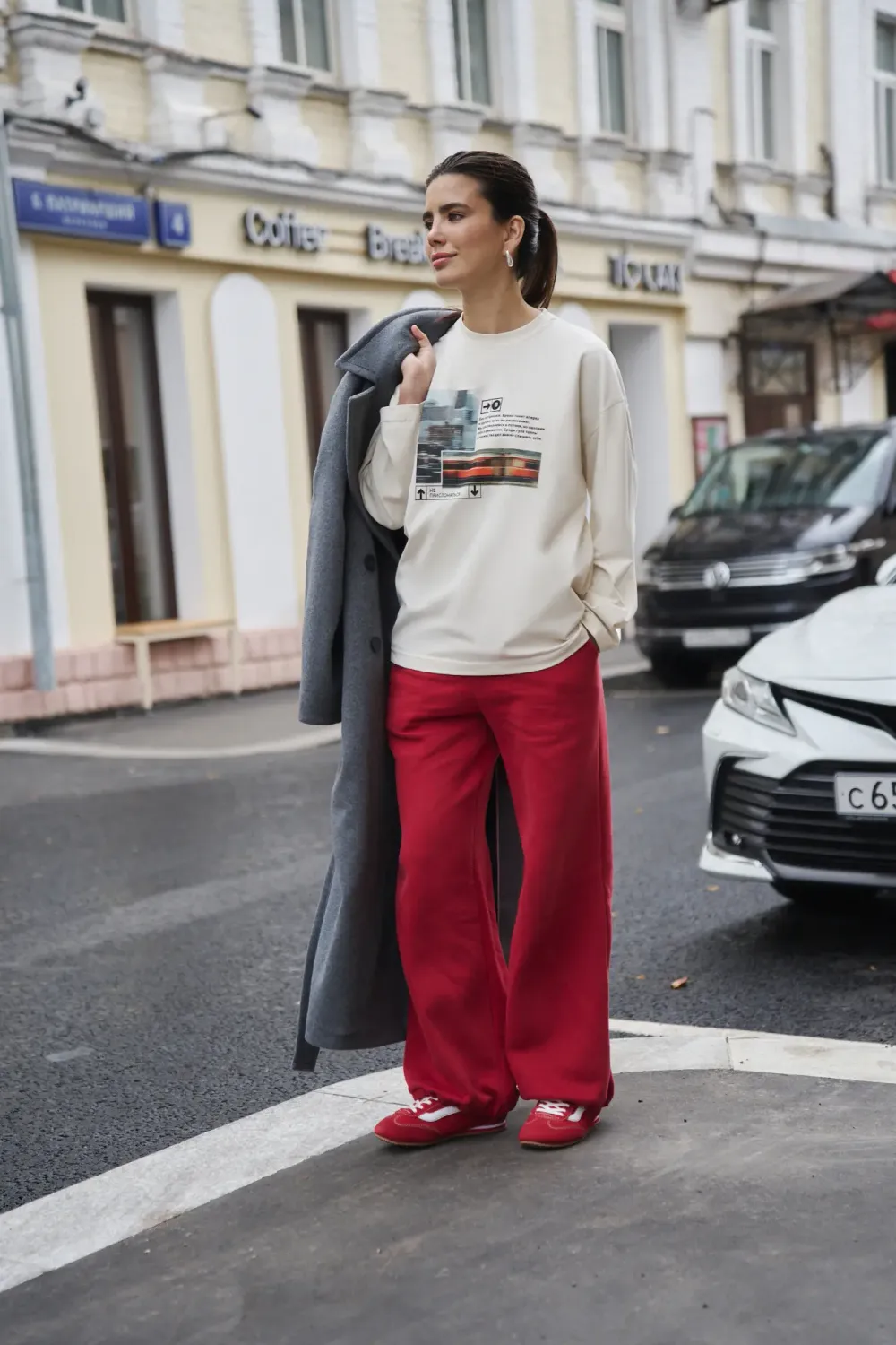 Лонгслив оверсайз с велюровым эффектом "Молоко" женский