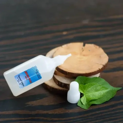 Клей для пластмасс светлый 100 мл пласт.