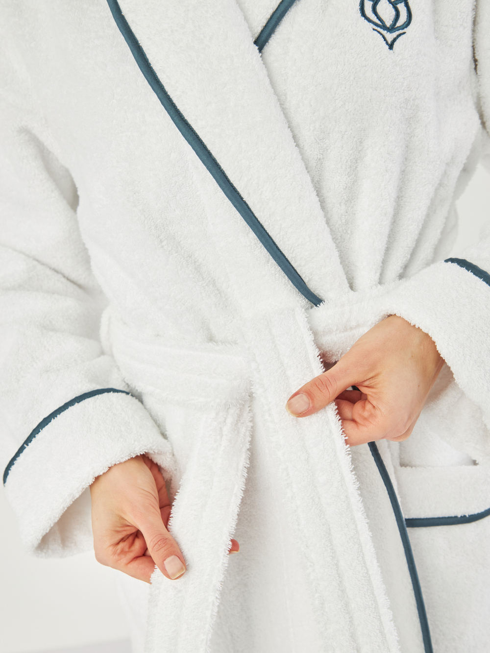 Халат Claire Batiste Atelier Шаль белый с синим кантом