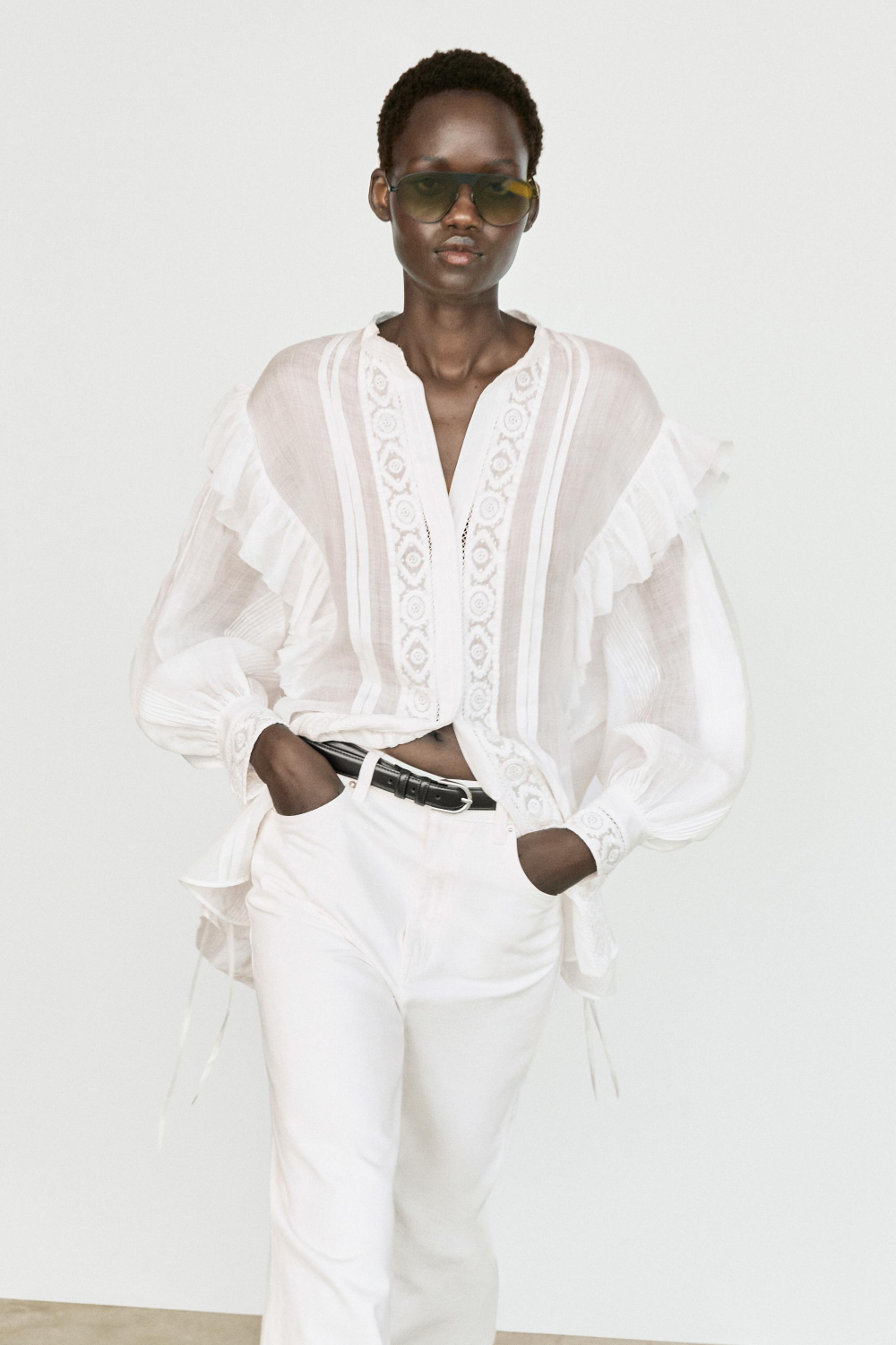 Massimo Dutti Блуза с воротником-стойкой, вышивкой и оборками, белый