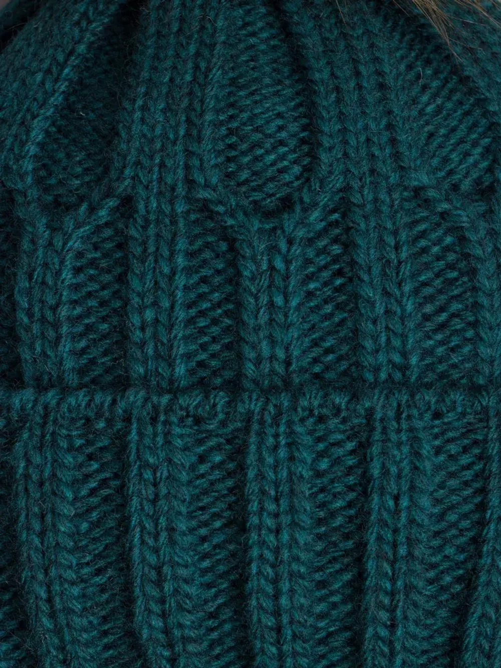 Шапка зимняя для мальчика на завязках и снуд