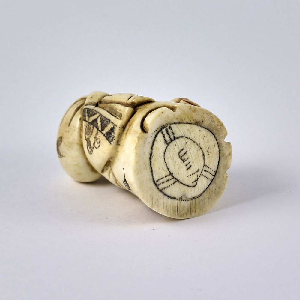 Нэцкэ Ребенок с персиком и мешком риса