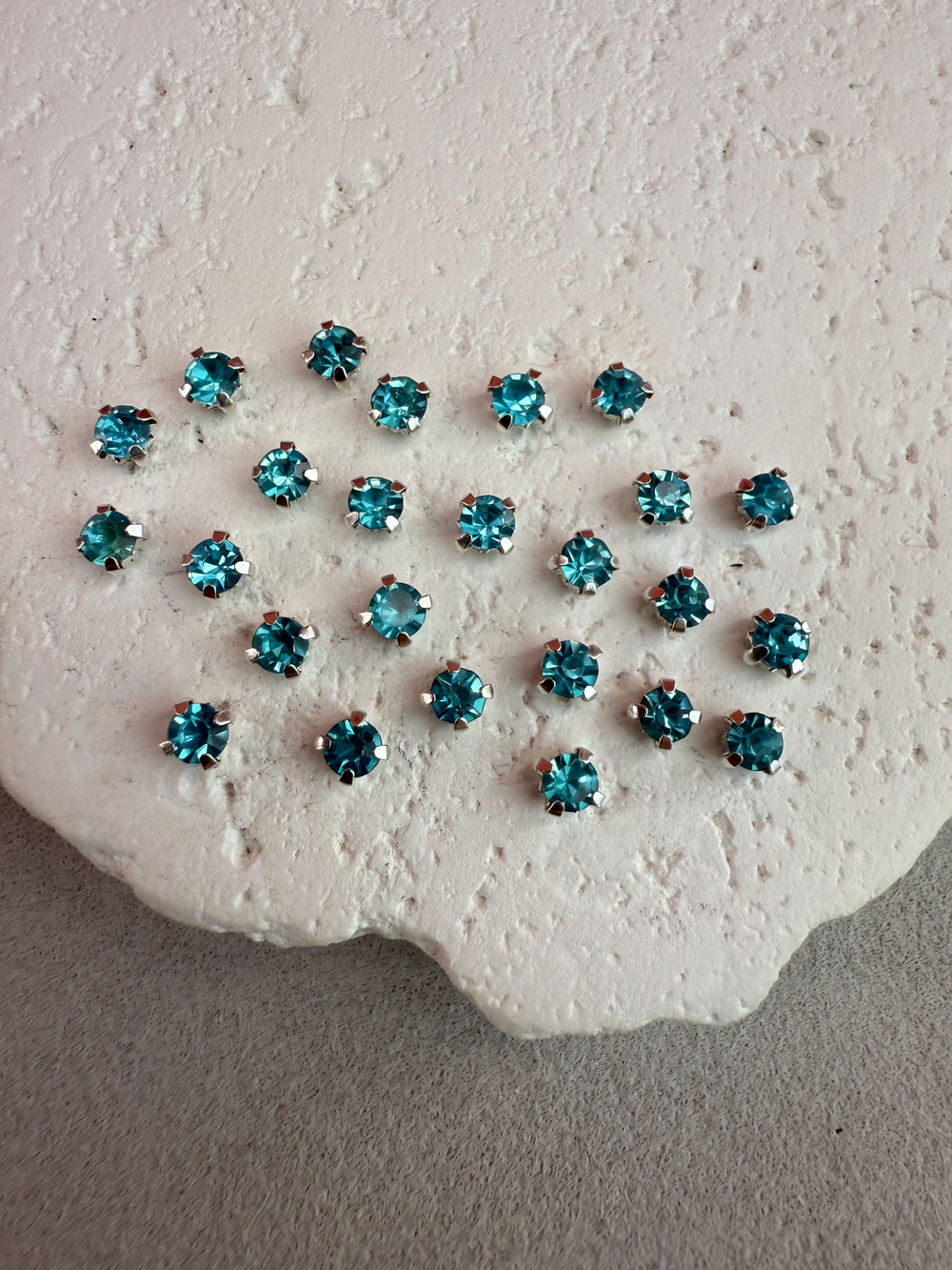 Шатоны 4 мм, Аквамарин в серебре, 25 шт