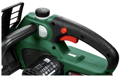 Аккумуляторная цепная пила Bosch UniversalChain 18 2.5Ач х1 (06008B8000)