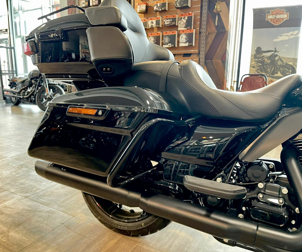 Road Glide Limited 114 (Vivid Black/Black Trim) Harley-Davidson