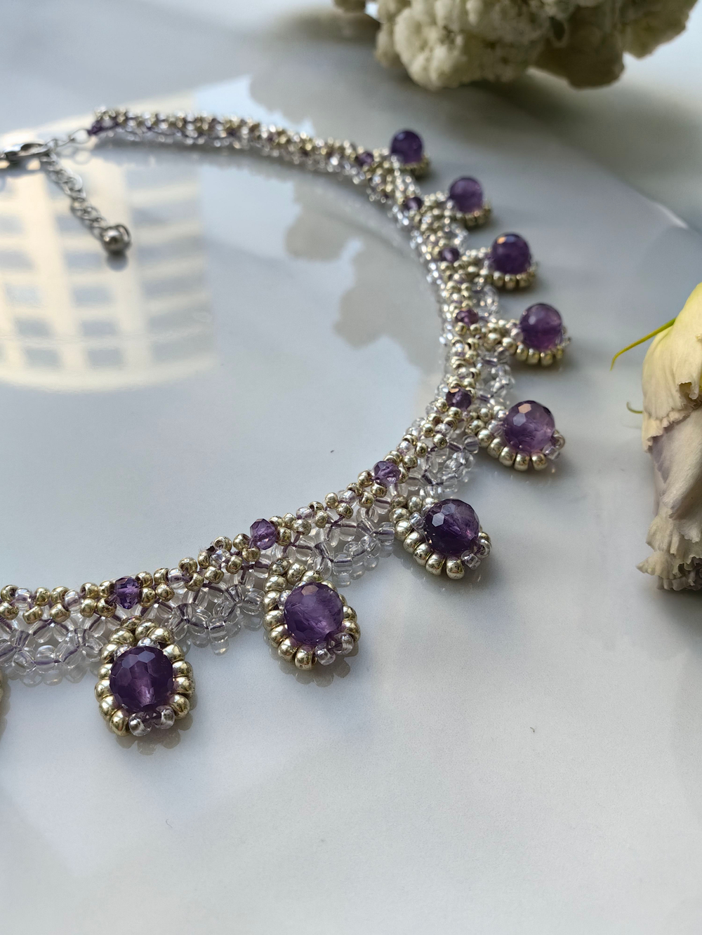Колье "Черепица" ручной работы из бисера и камня Аметист