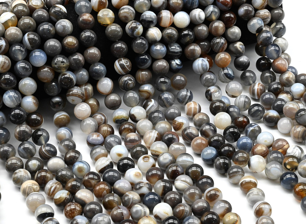 47034 Агат бразильский шар гладкий 10мм, нить 18-19см