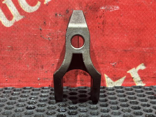 Кронштейн форсунки двигателя 2019 г.