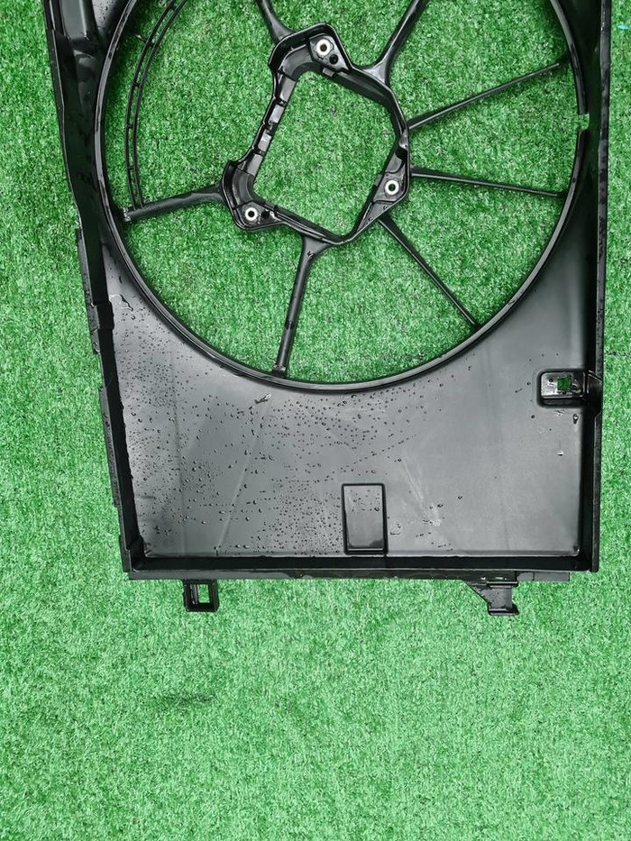 Диффузор вентилятора Lexus UX (2018-н.в.)