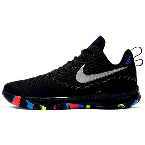 Nike Witness 3