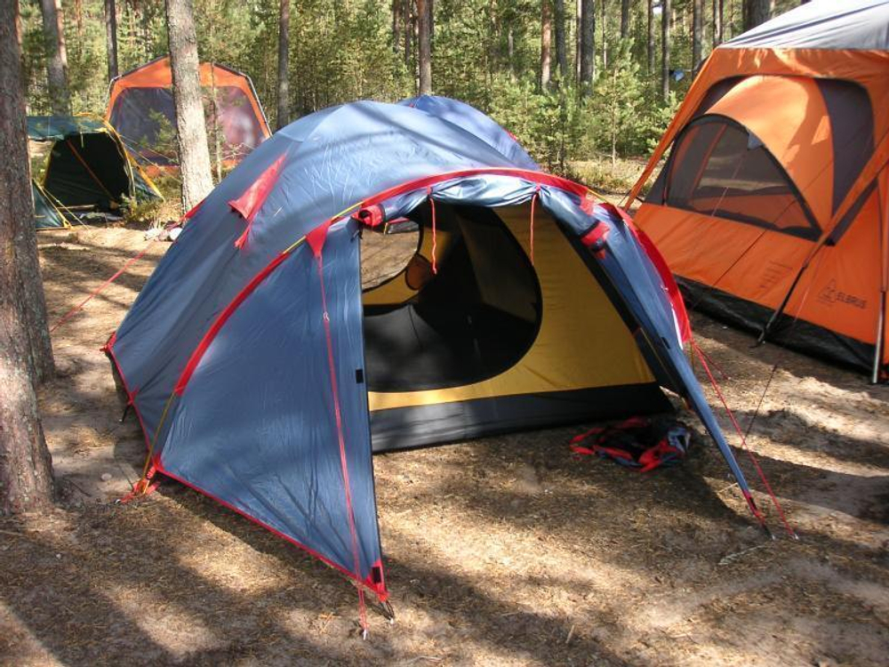 Палатка TRAMP Mountain 2 (V2), артикул TRT-22, цвет Серый