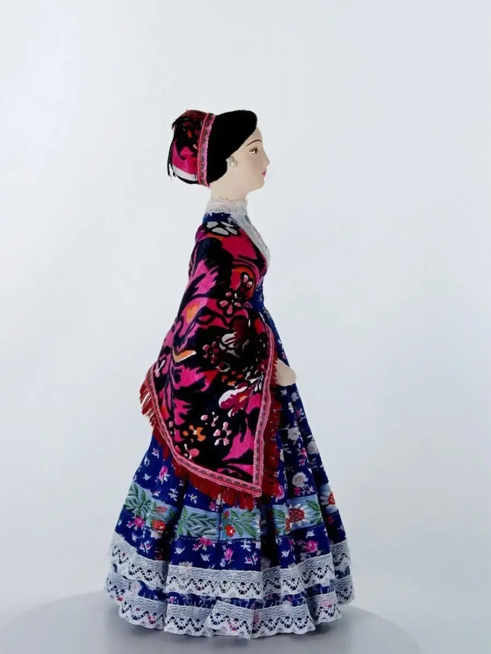 Куклы фарфоровые казак с казачкой (пара)