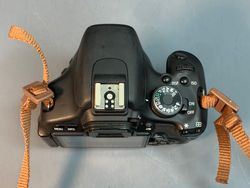 Canon 600D kit 18-55mm 3.5-5.6 IS ll 22.000 кадров