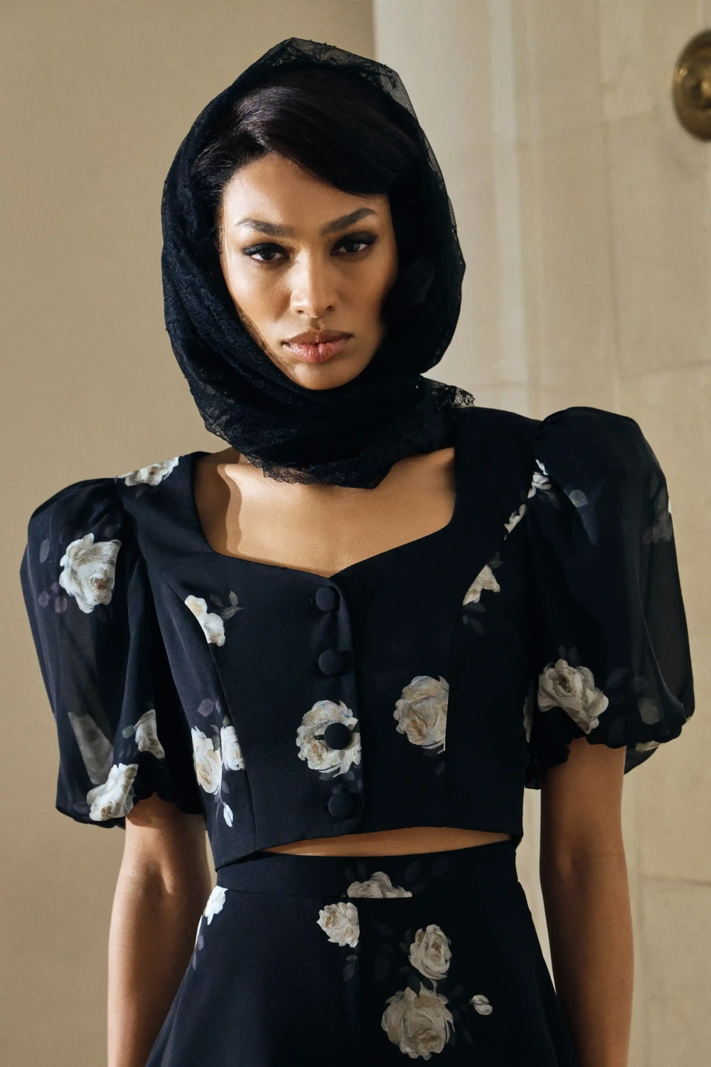 Leticia, косынка из черного кружева