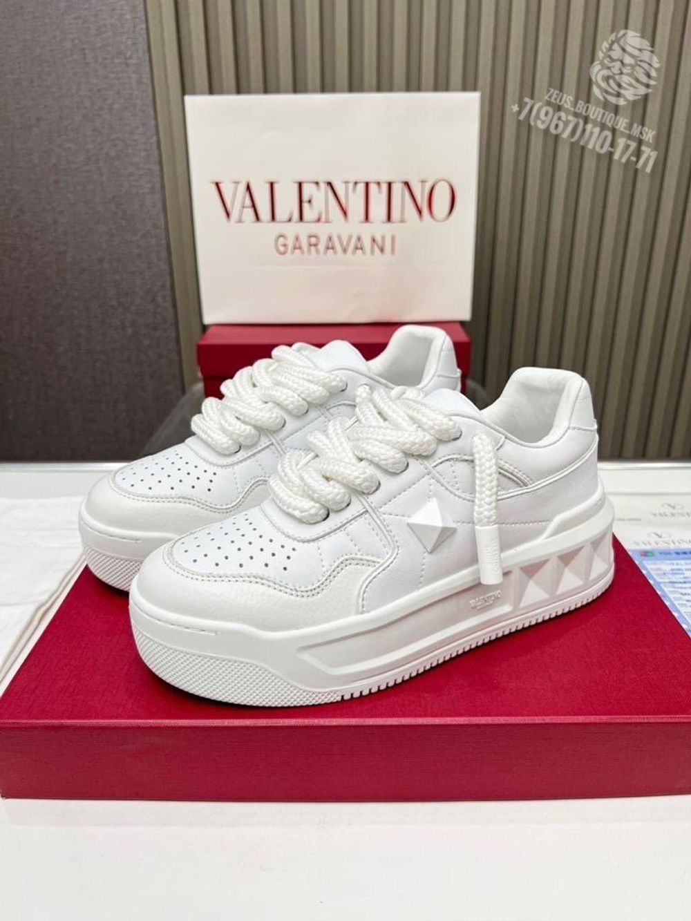 Кроссовки Valentino
