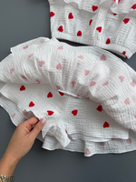 Костюм из муслина топ и юбка-шорты «Алые сердечки»