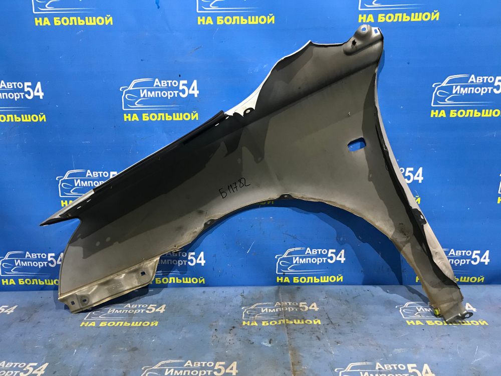 Крыло переднее правое TOYOTA AVENSIS 2002-2006