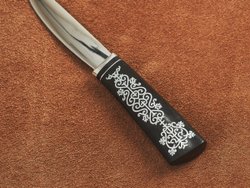 Якутский нож "Амга", сталь Х12МФ, рукоять черный мореный граб / орнамент